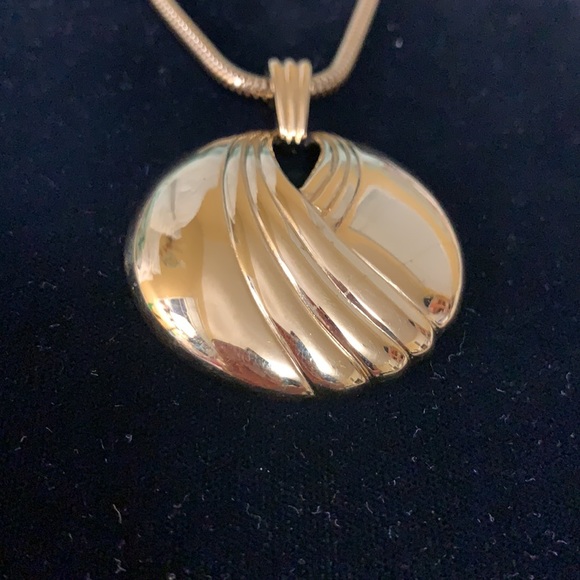 Vintage Trifari Necklace - Picture 2 of 4